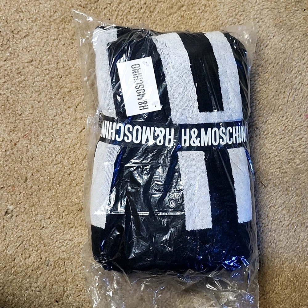H&M Moschino towel